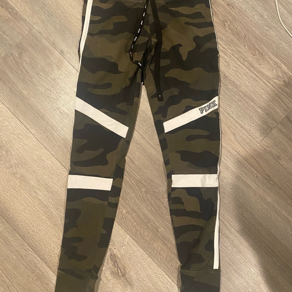 PINK camo yoga pants